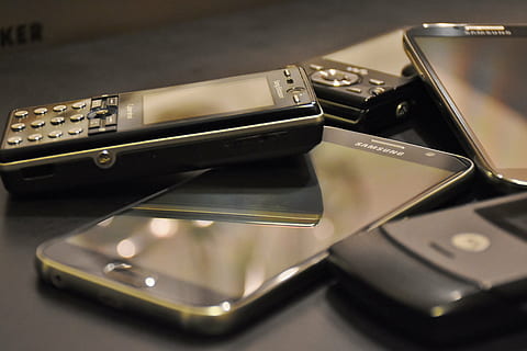 assorted smartphones, technology, screen, communication, mobile HD wallpaper