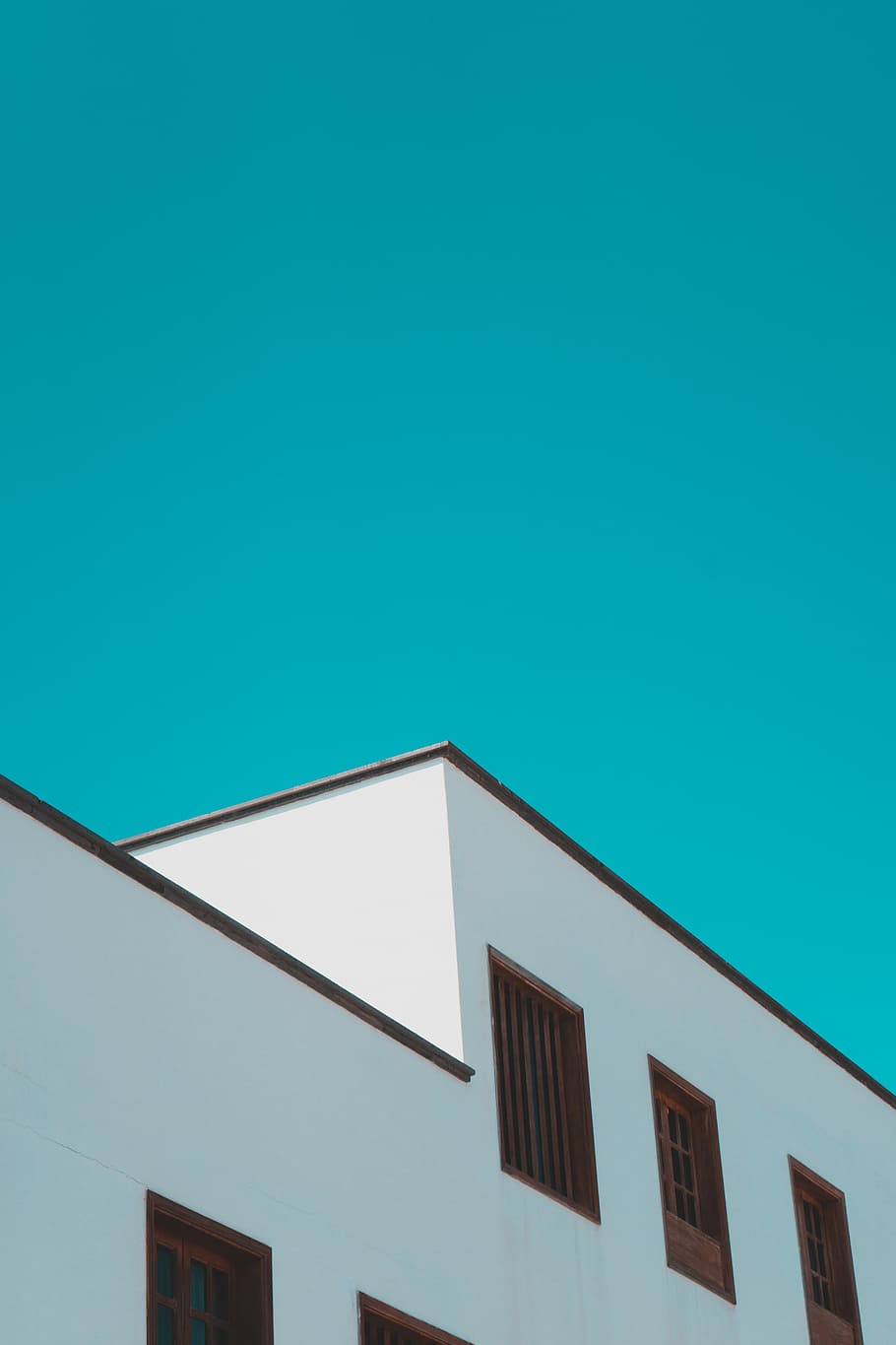 white concrete building, closeup photo of brown and white house HD wallpaper