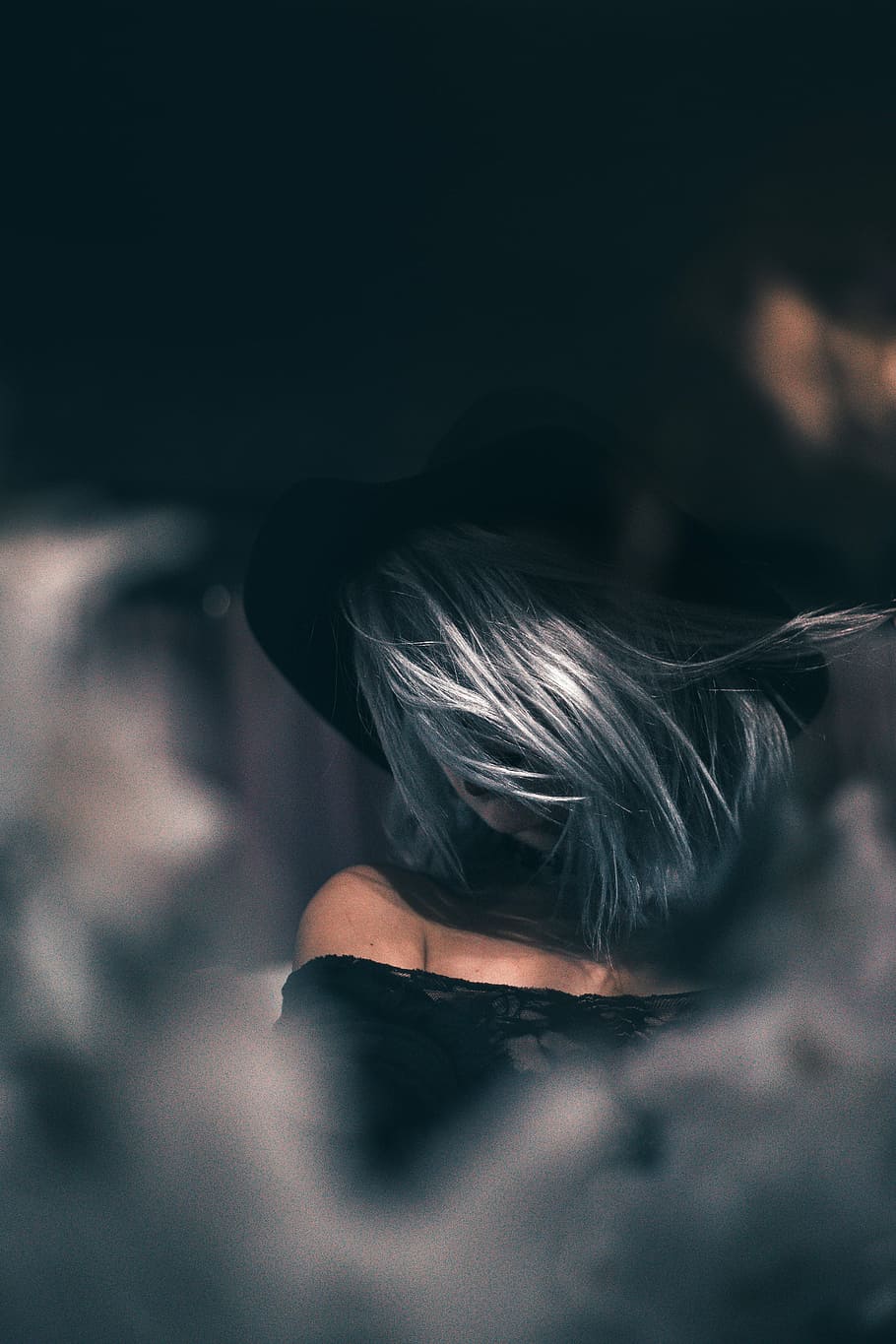 closeup photo of woman wearing off-shoulder top, women's gray hair HD wallpaper