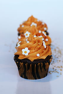 photo of brown icing covered cupcake, cupcakes, muffin, muffins HD wallpaper