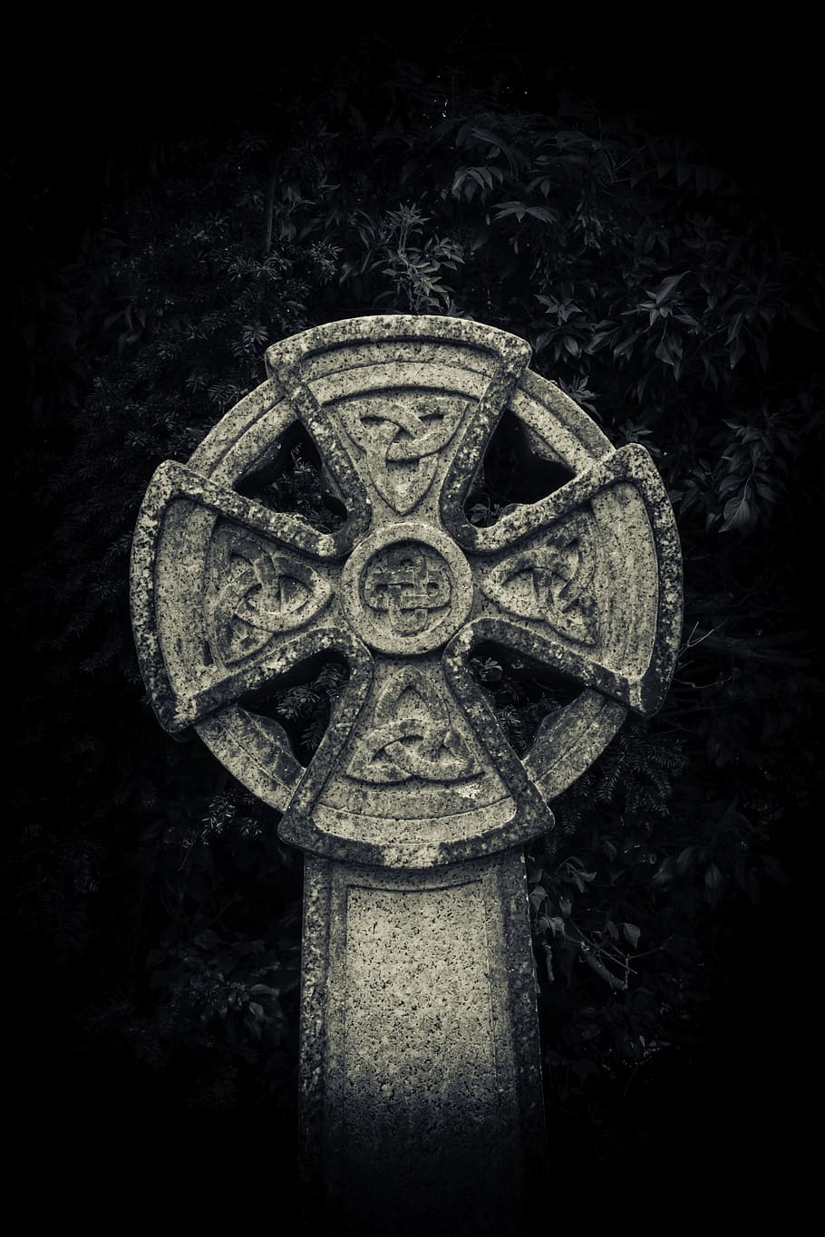round gray concrete pedestal stand beside plant at daytime, celtic cross, HD wallpaper