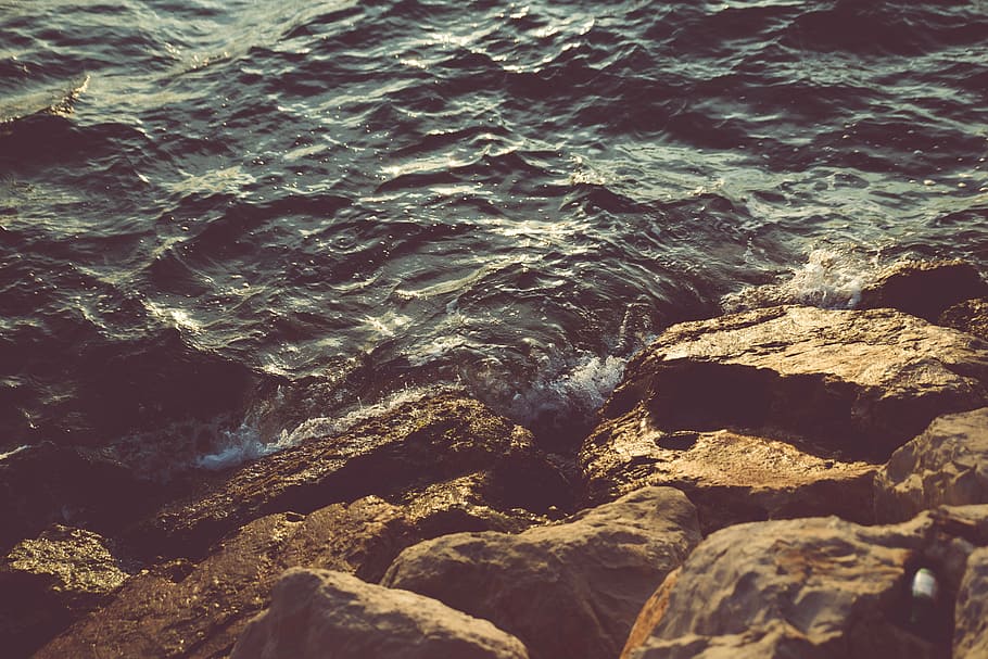 brown stones near body of water, sea, ocean, waves, nature HD wallpaper