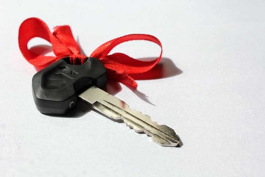 key, scooter, hero, gift, new, bike, present, single Object HD wallpaper