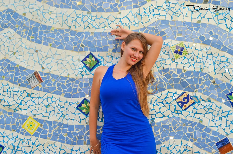 woman wearing tank dress leaning on wall, model, smile, blue HD wallpaper