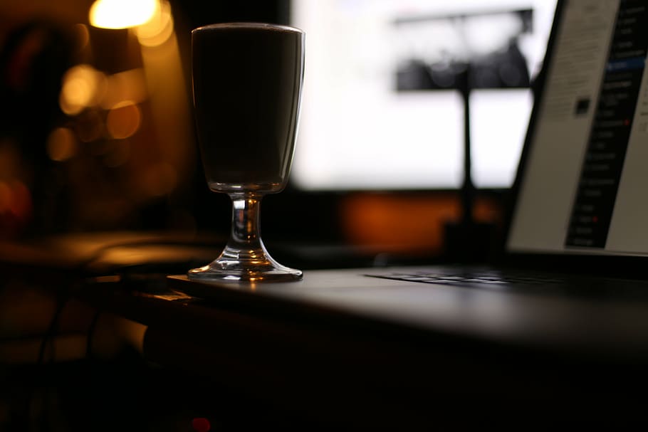 computer, dark, drink, drinking glass, laptop, table, food and drink HD wallpaper