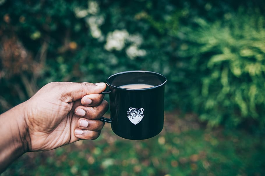 black coffee mug, shallow focus photography of black ceramic mug HD wallpaper