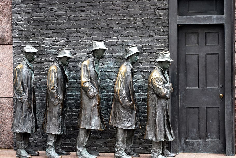 five men statue lining up near door photo, sculpture, breadline HD wallpaper