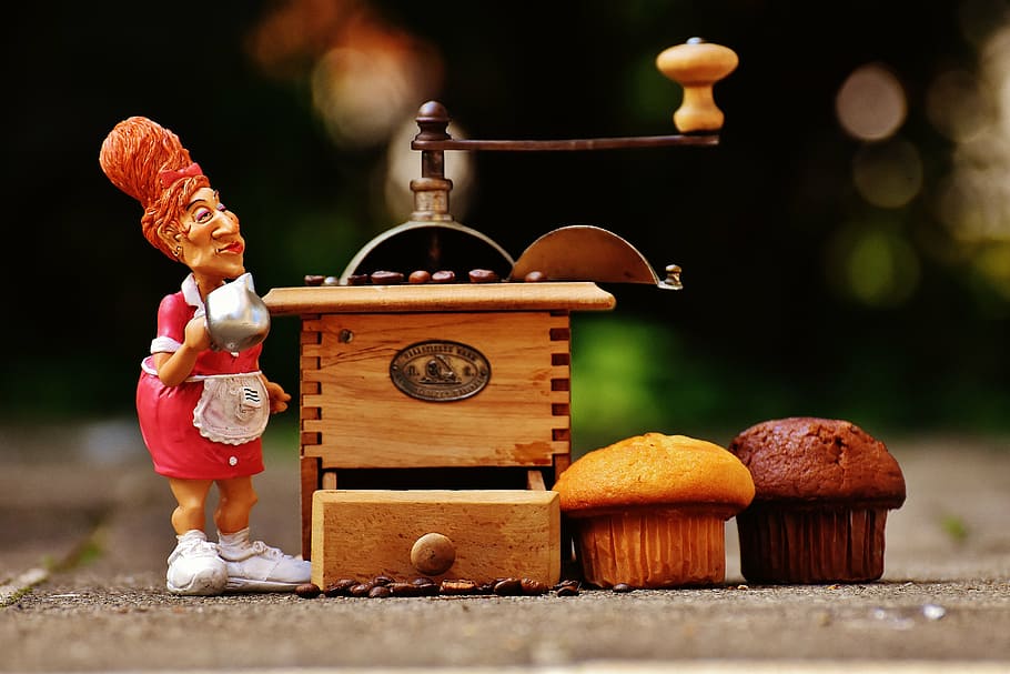 selective focus photography of person beside grinder with cupcakes HD wallpaper