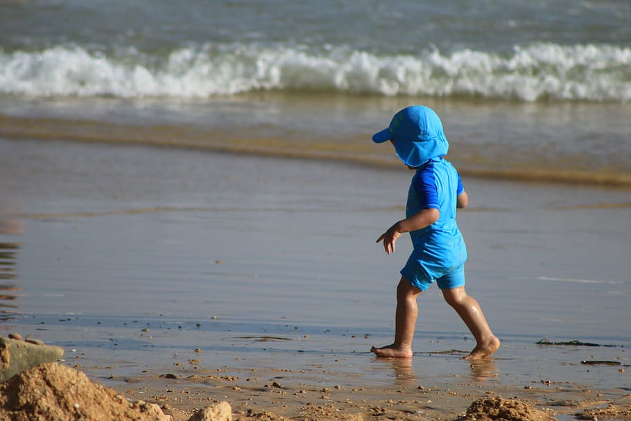toddler wearing blue shirt walking on shore near sea, explore HD wallpaper