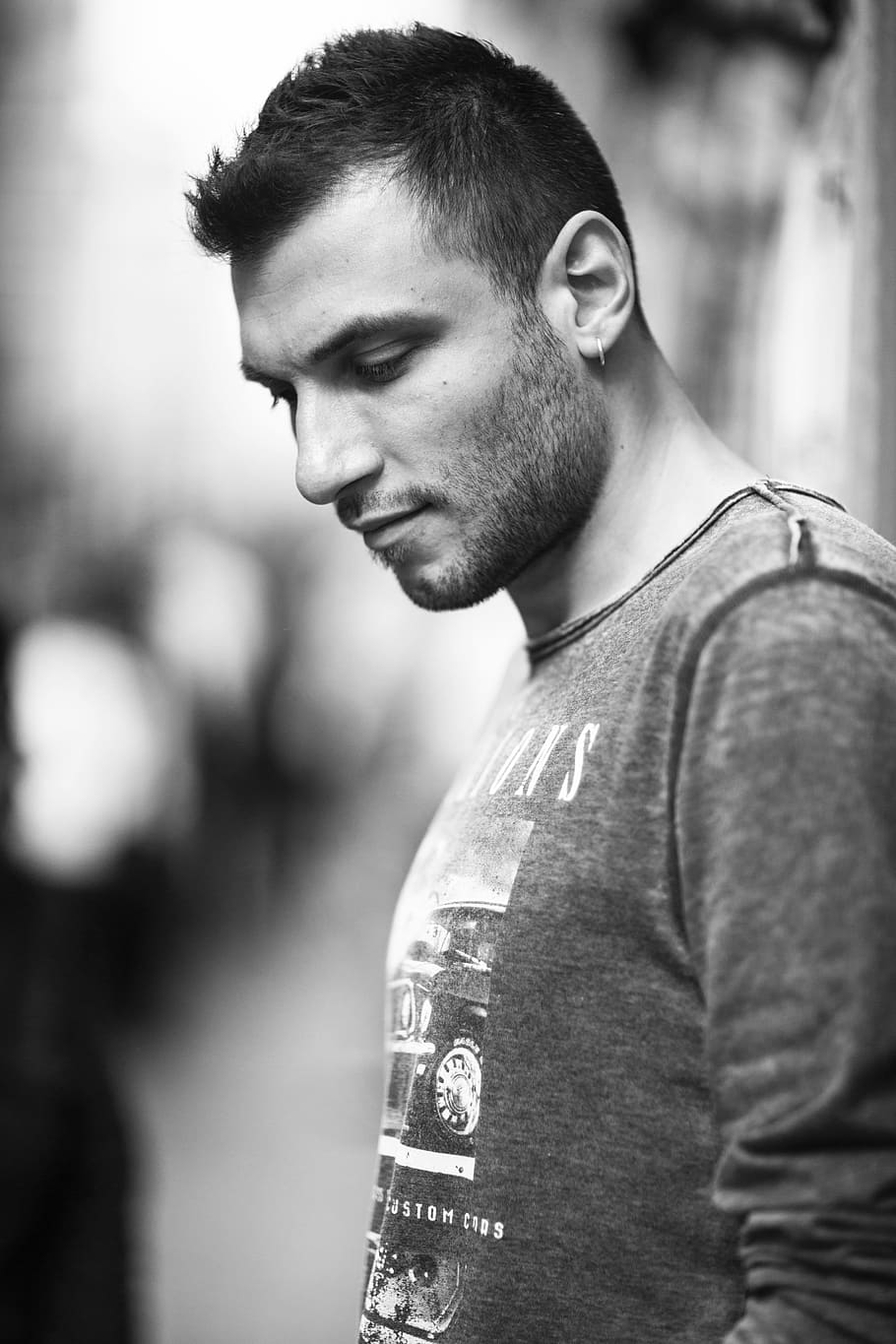 grayscale photo of man wearing crew-neck top, male, handsome HD wallpaper