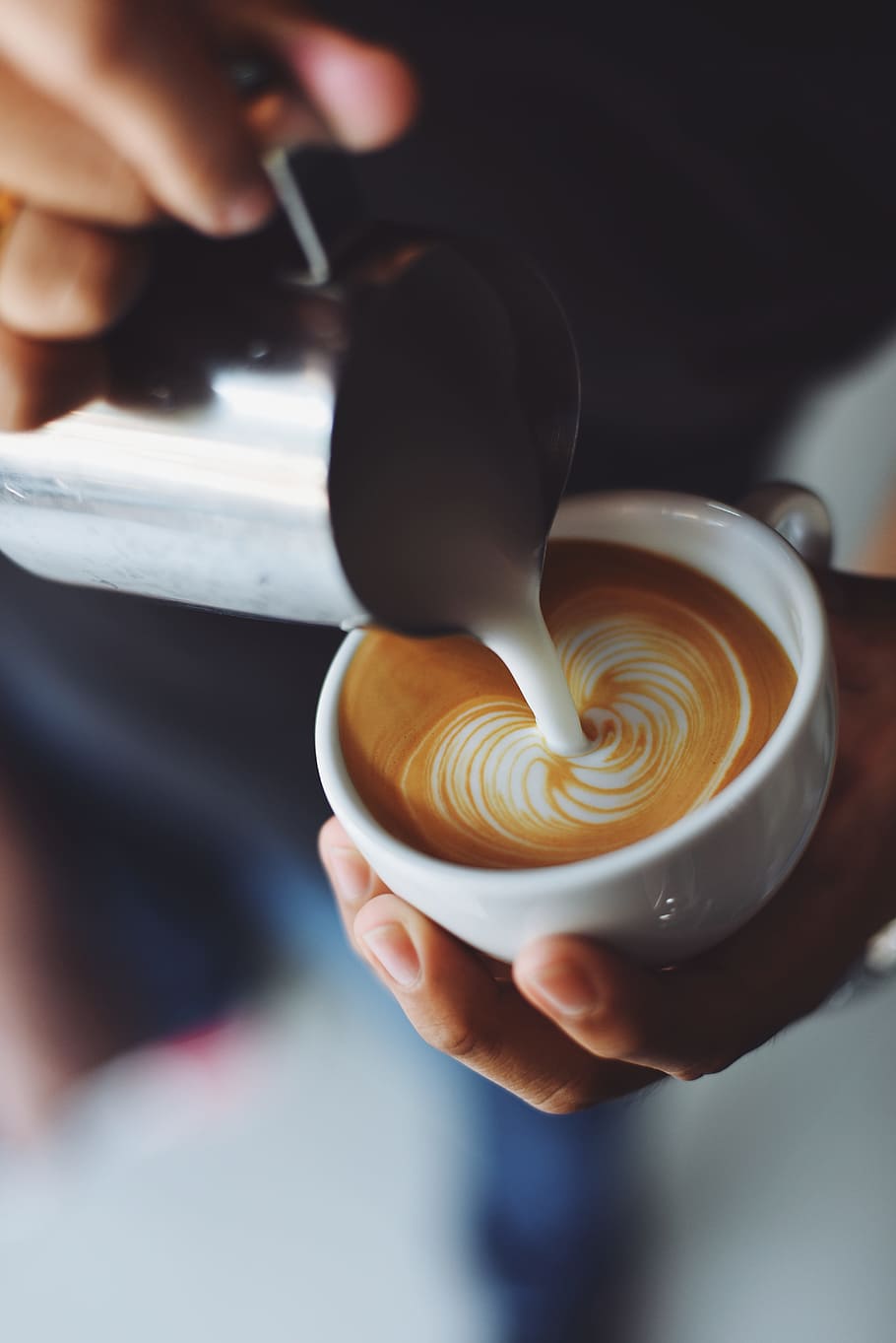hands, art, caffeine, coffee, artistic, blur, brown, café, cappuccino HD wallpaper