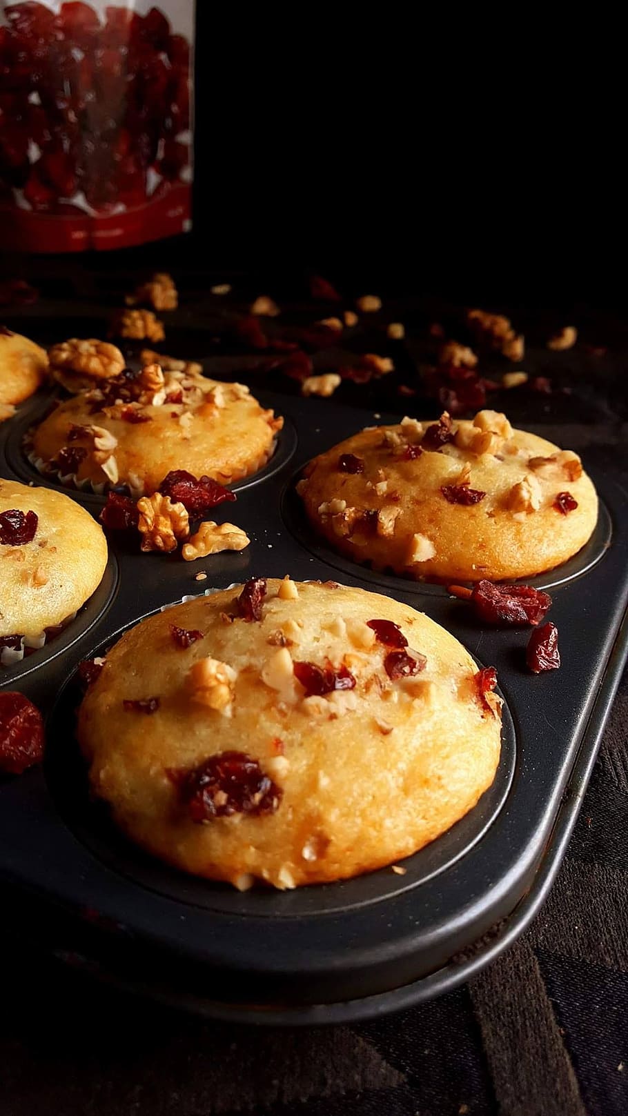 muffins, cranberries, nuts, baked, food, sweet, dessert, fruit HD wallpaper