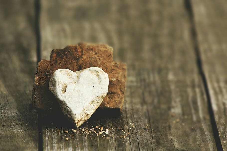 still, items, things, rocks, stones, carved, heart, crumbs HD wallpaper