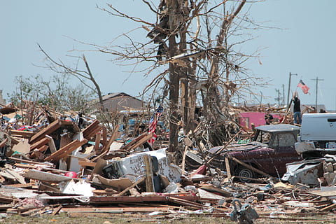 vehicle beside tree, moore, oklahoma, tornado, disaster, ruin HD wallpaper