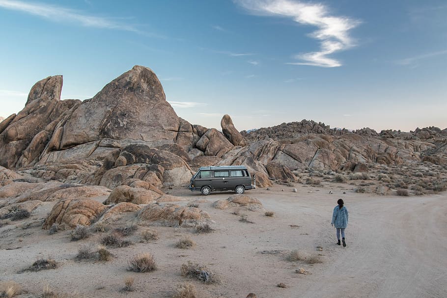 person walking on desert, person walking on desert place during daytime, HD wallpaper