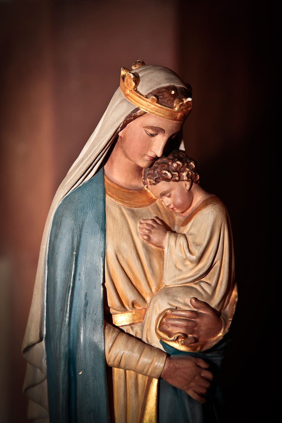 shallow focus photography of Virgin Mary statuette, madonna, jesus