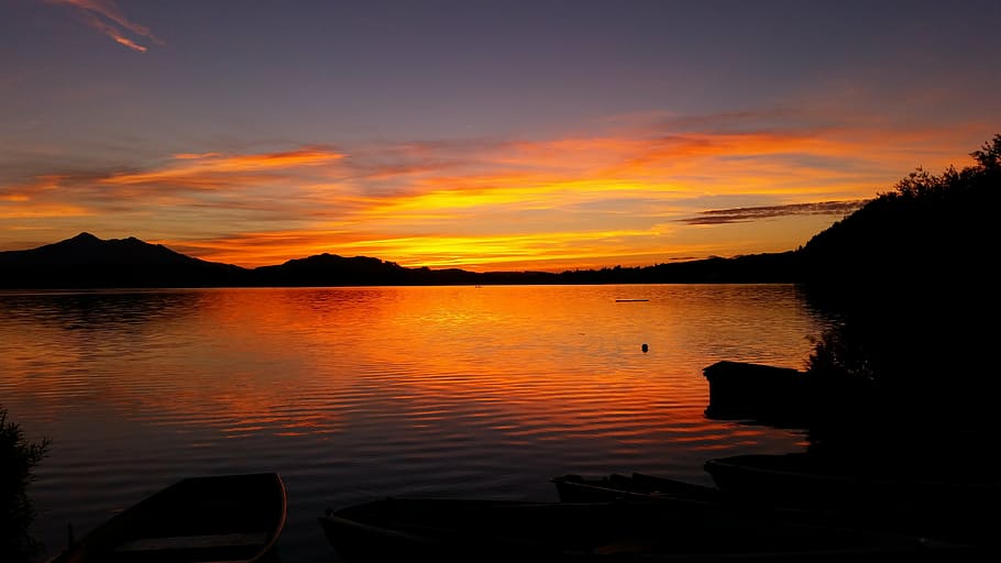 backlit, beach, boats, dawn, dusk, evening, evening sky, lake, HD wallpaper