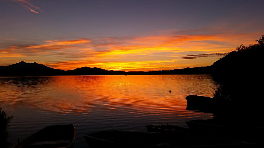 backlit, beach, boats, dawn, dusk, evening, evening sky, lake HD wallpaper