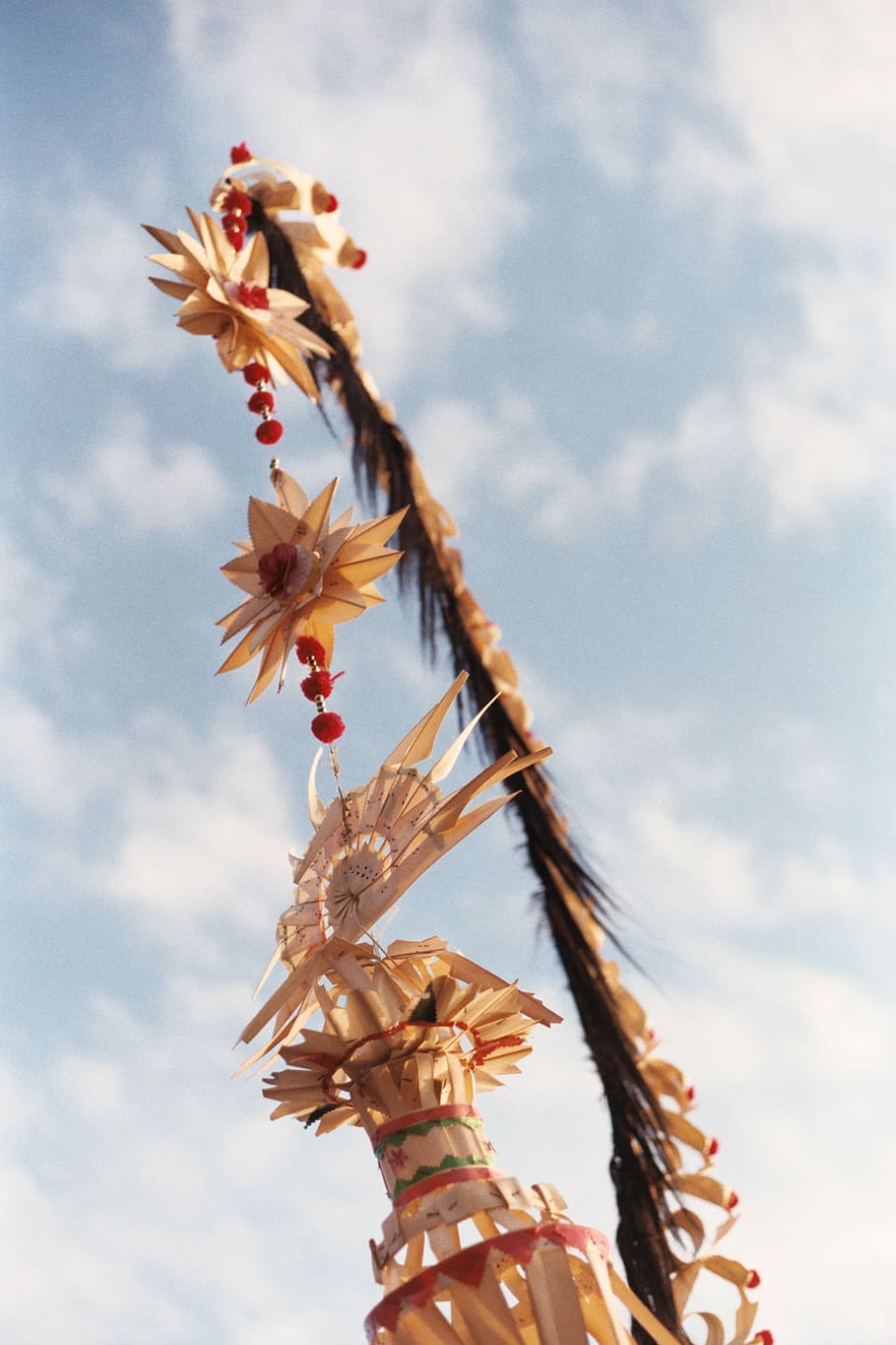low-angle photography of floral arch, shallow focus photography of white hanging decors HD wallpaper