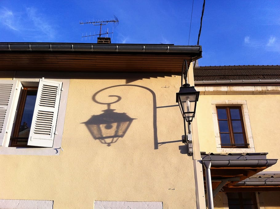 lantern, shadow, street, sun, architecture, built structure HD wallpaper