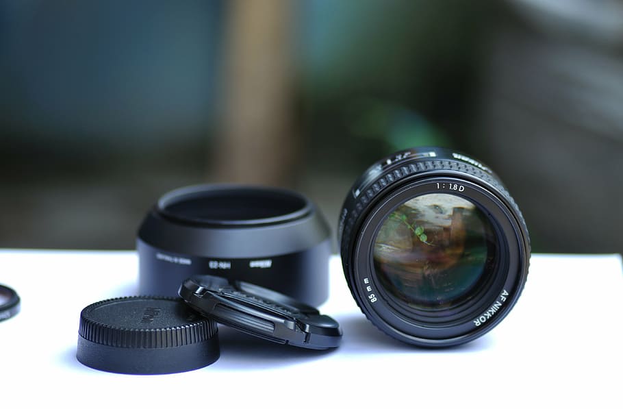 camera lens and cover on tbale, dslr, photo, digital, photography HD wallpaper
