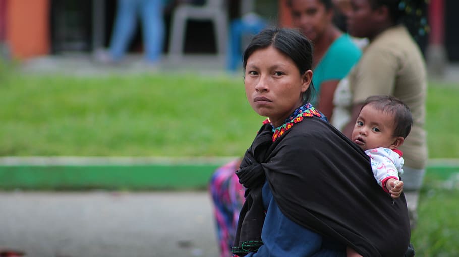 woman carrying baby on her back, Indigenous, Chamí, Risaralda HD wallpaper