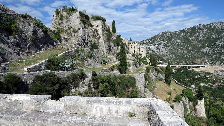 photo of ruins on mountain slope, the fortress of kils, game of thrones, HD wallpaper