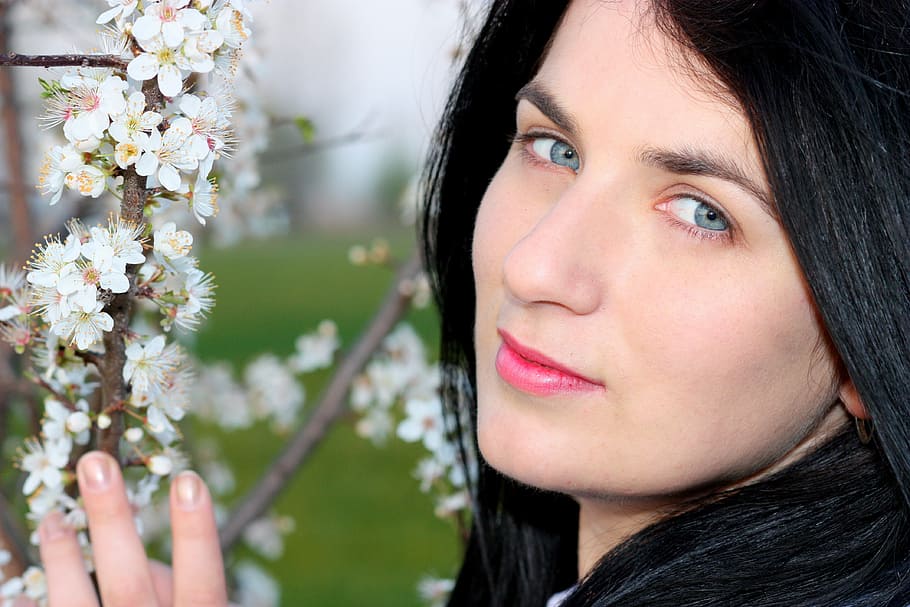 shallow focus photography of woman, girl, spring, flowers, tree HD wallpaper