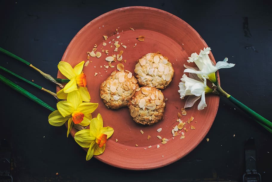 yellow and white petaled flowers near bowl of food, gourmet, meal HD wallpaper