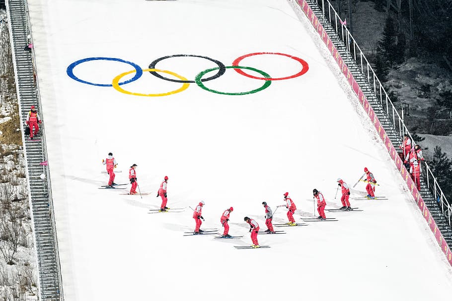 people skiing during Winter Olympics, Olympics logo on white field HD wallpaper