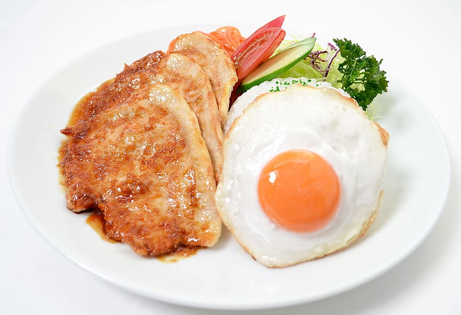 fried pork cutlet with fried egg on plate, plate lunch, ginger HD wallpaper