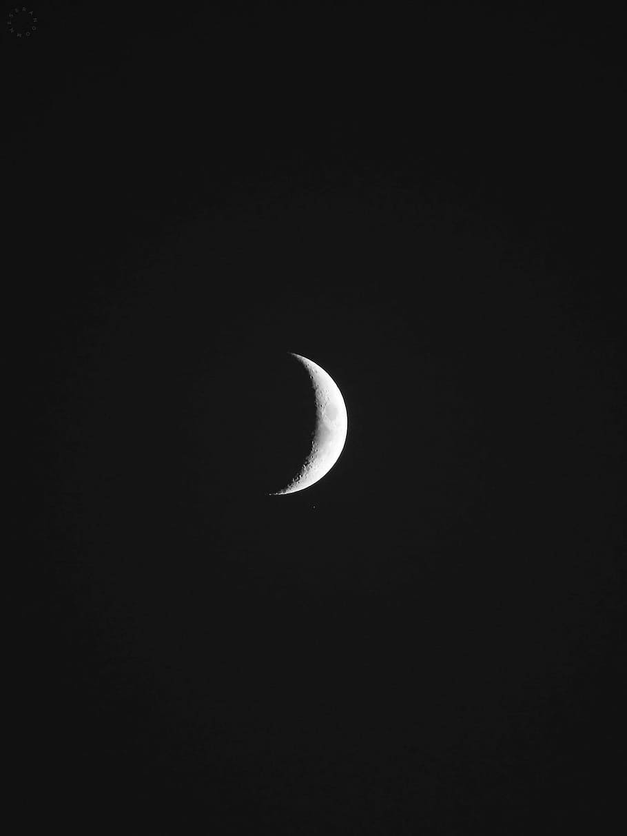 photo of crescent moon, closeup photo of moon, night, sky, night sky
