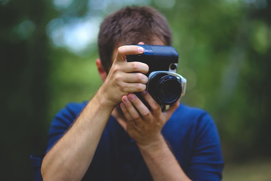 man, guy, boy, taking, image, picture, camera, holding, canon HD wallpaper
