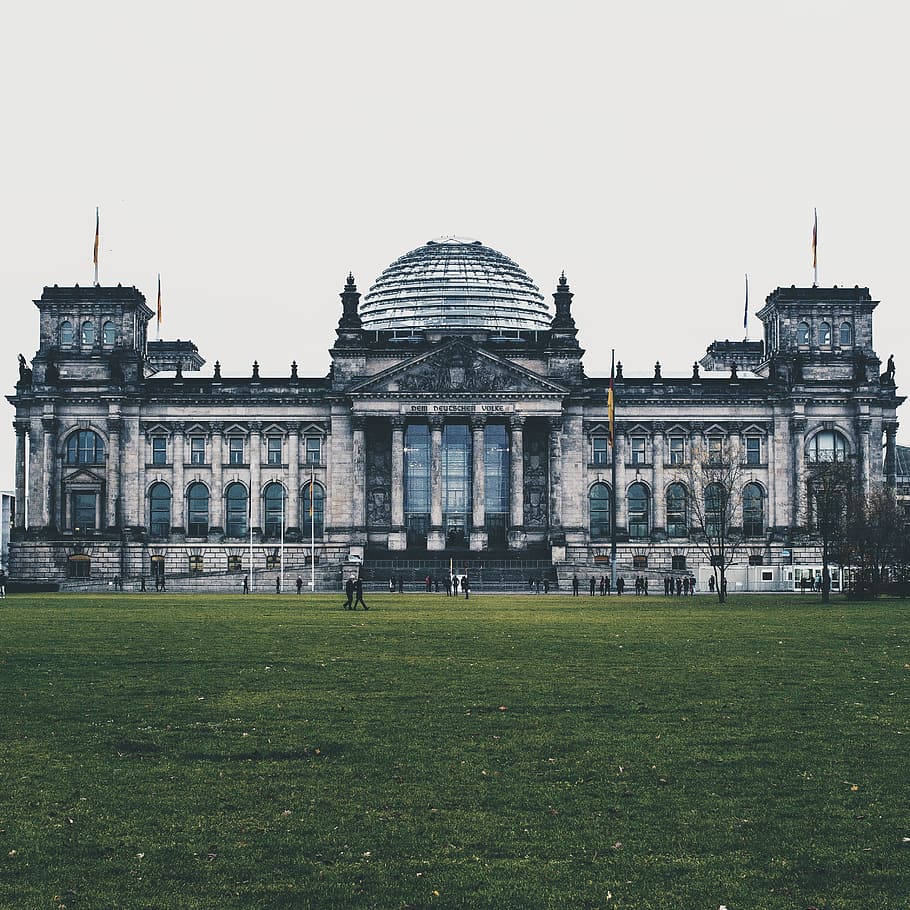 Front of reichstag hi-res stock photography and images - Page 3 - Alamy