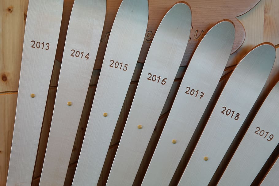 ski, skiing, trophy, winner, award, competition, winter sports HD wallpaper