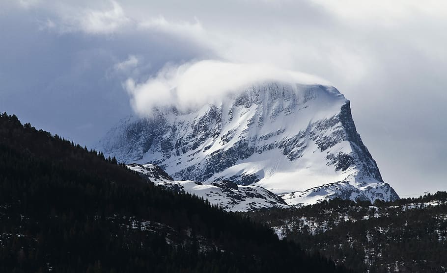 Mountain breeze, snow covered mountain covered in mist, winter HD wallpaper