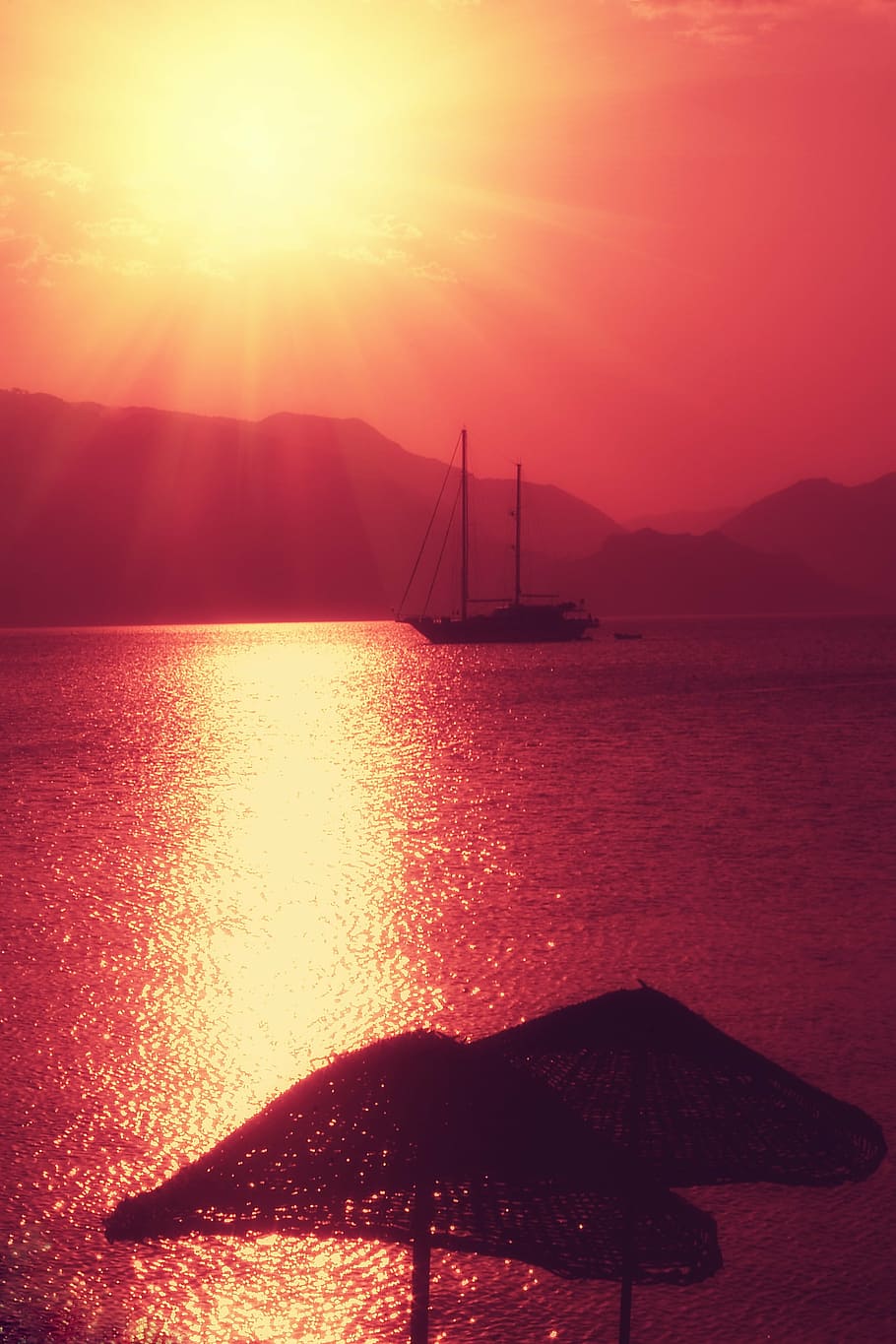 yacht, sun, red, summer, tourism, journey, vacation, the sun behind the cloud HD wallpaper