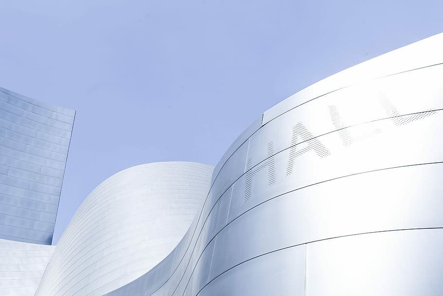 white concrete building under blue skky, bottom view photo of building HD wallpaper