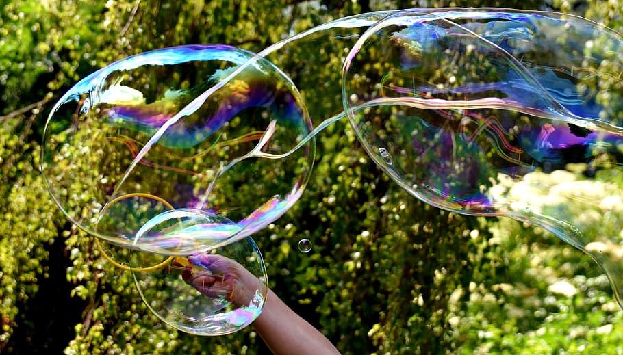 Soap Bubble, Huge, large, make soap bubbles, wabbelig, iridescent HD wallpaper