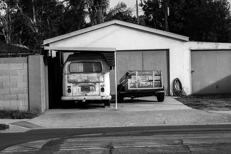 grayscale photo of vehicle, grayscale photography of vehicle park on garrage HD wallpaper