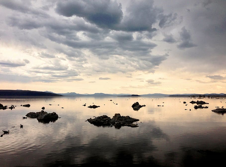 body of water under cloudy sky during daytime, lake, reflection HD wallpaper
