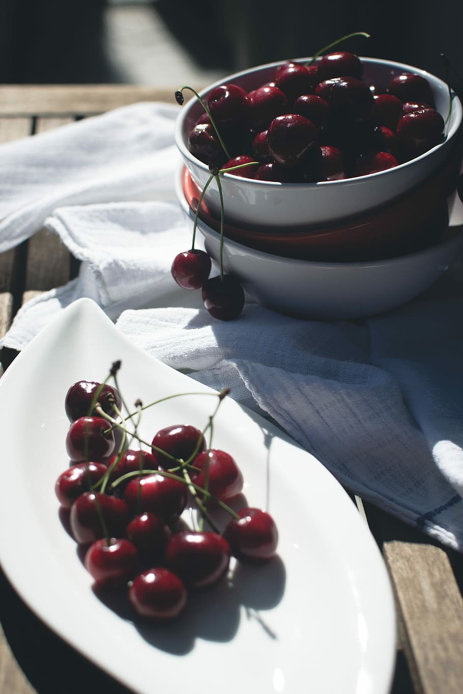 Fresh cherries outside, red, summer, fruit, food, dessert, freshness HD wallpaper