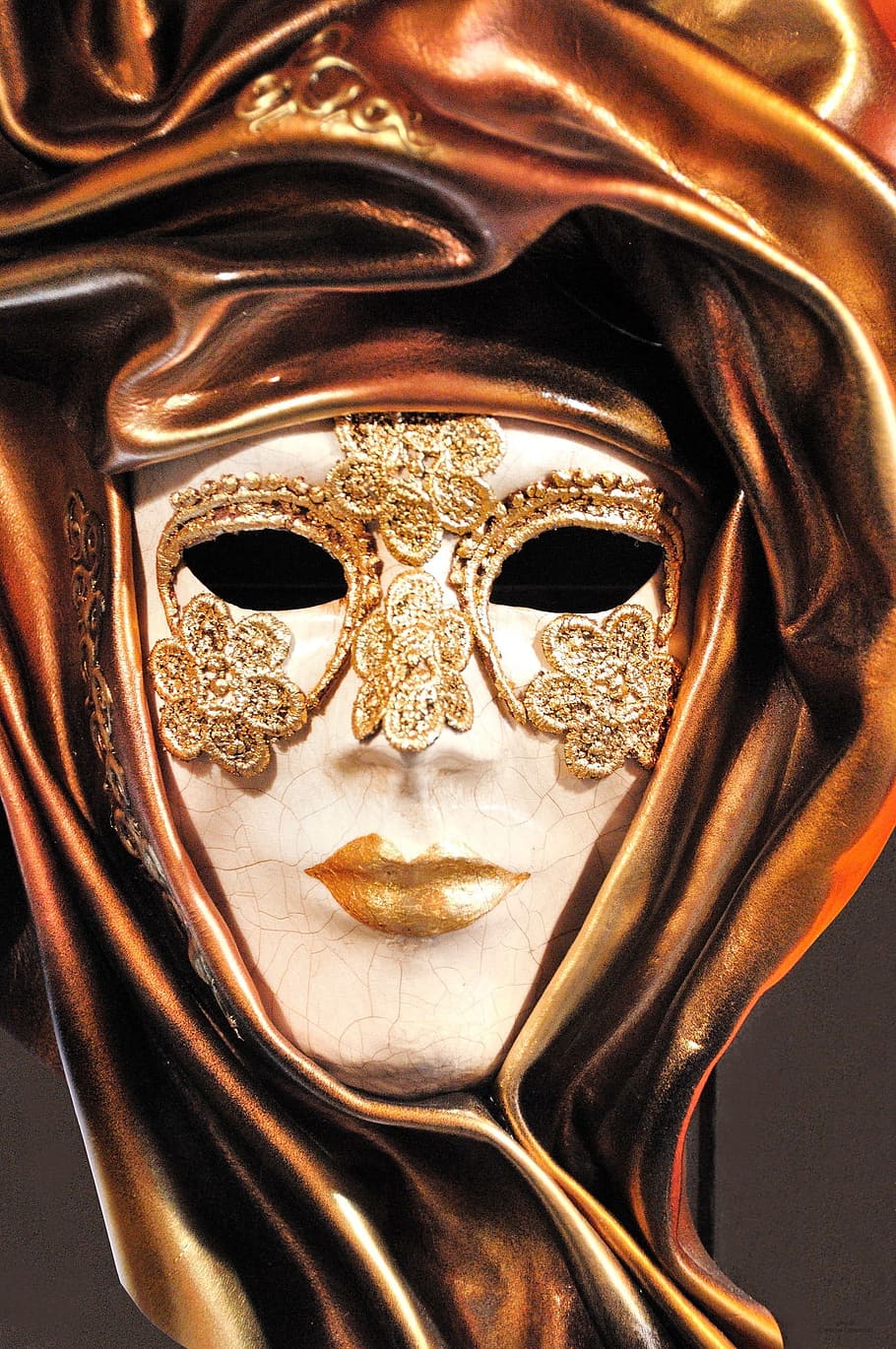 closeup photo of white mask with shawl statue, carnival, venice