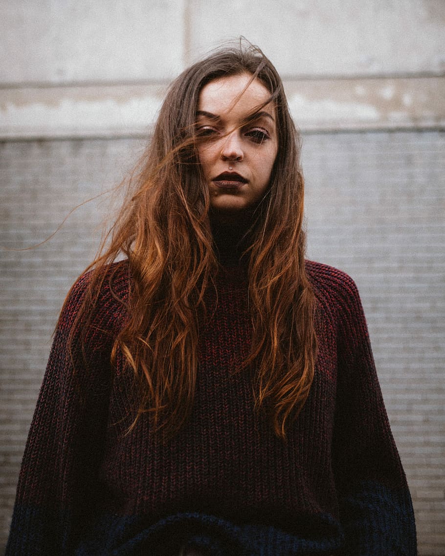 woman in red corduroy long-sleeved top, woman wearing purple sweater HD wallpaper