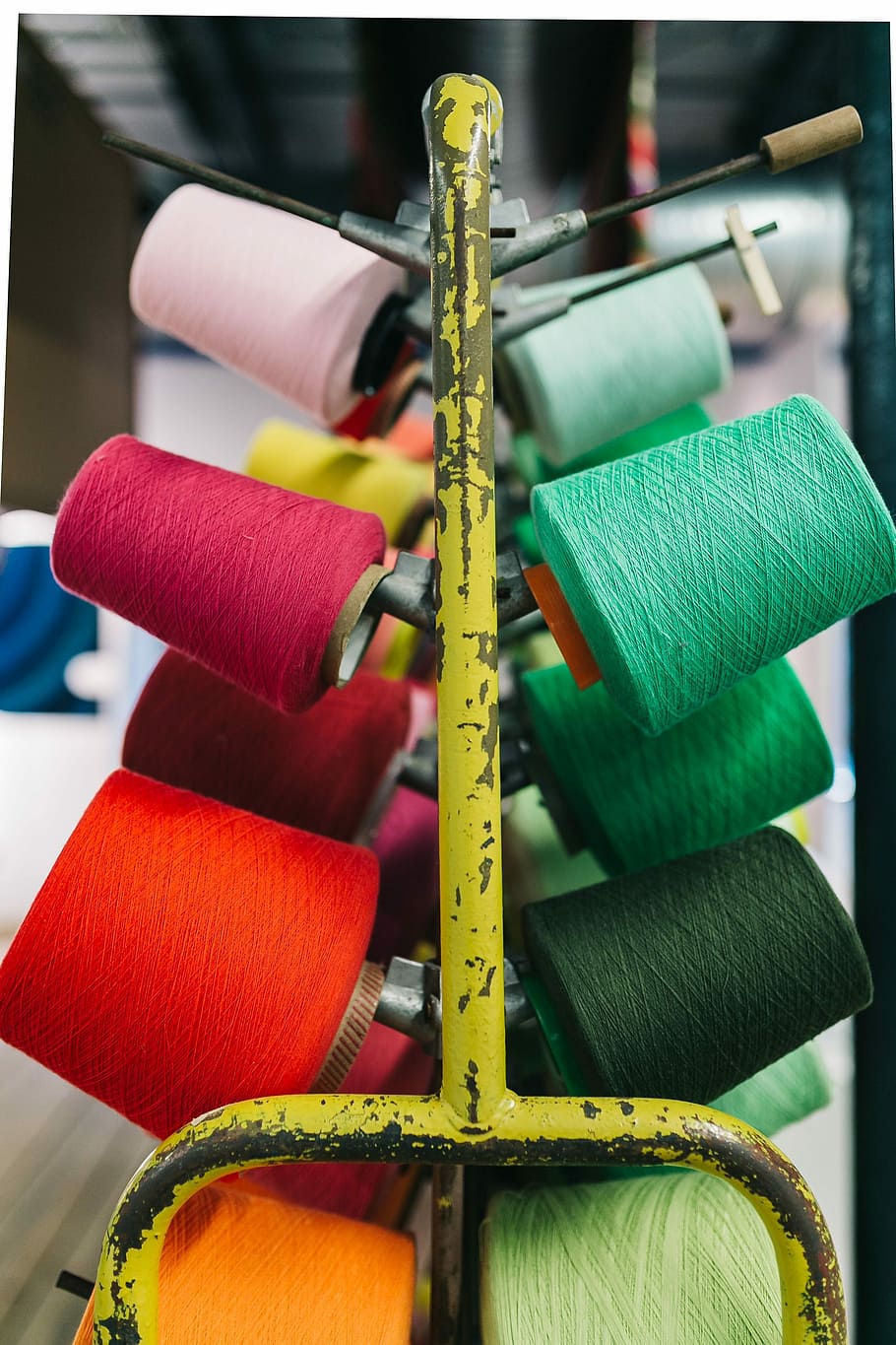 Big colorful Spool of Thread Sewing, hobby, colors, crafts, tailor, HD wallpaper