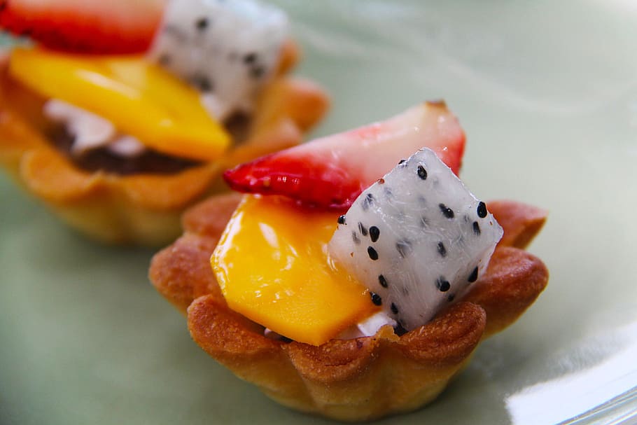 baked cupcake, tarts, fruit, mango, strawberry, desserts, lunch HD wallpaper