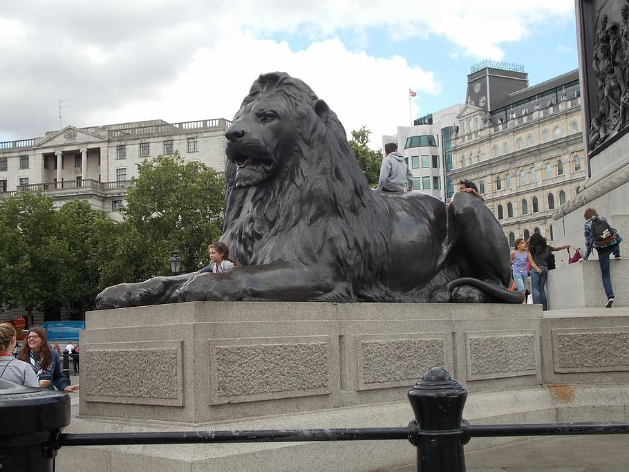 London, Trafalgar Square, Statue, Lion, tourists, crowded, architecture, HD wallpaper