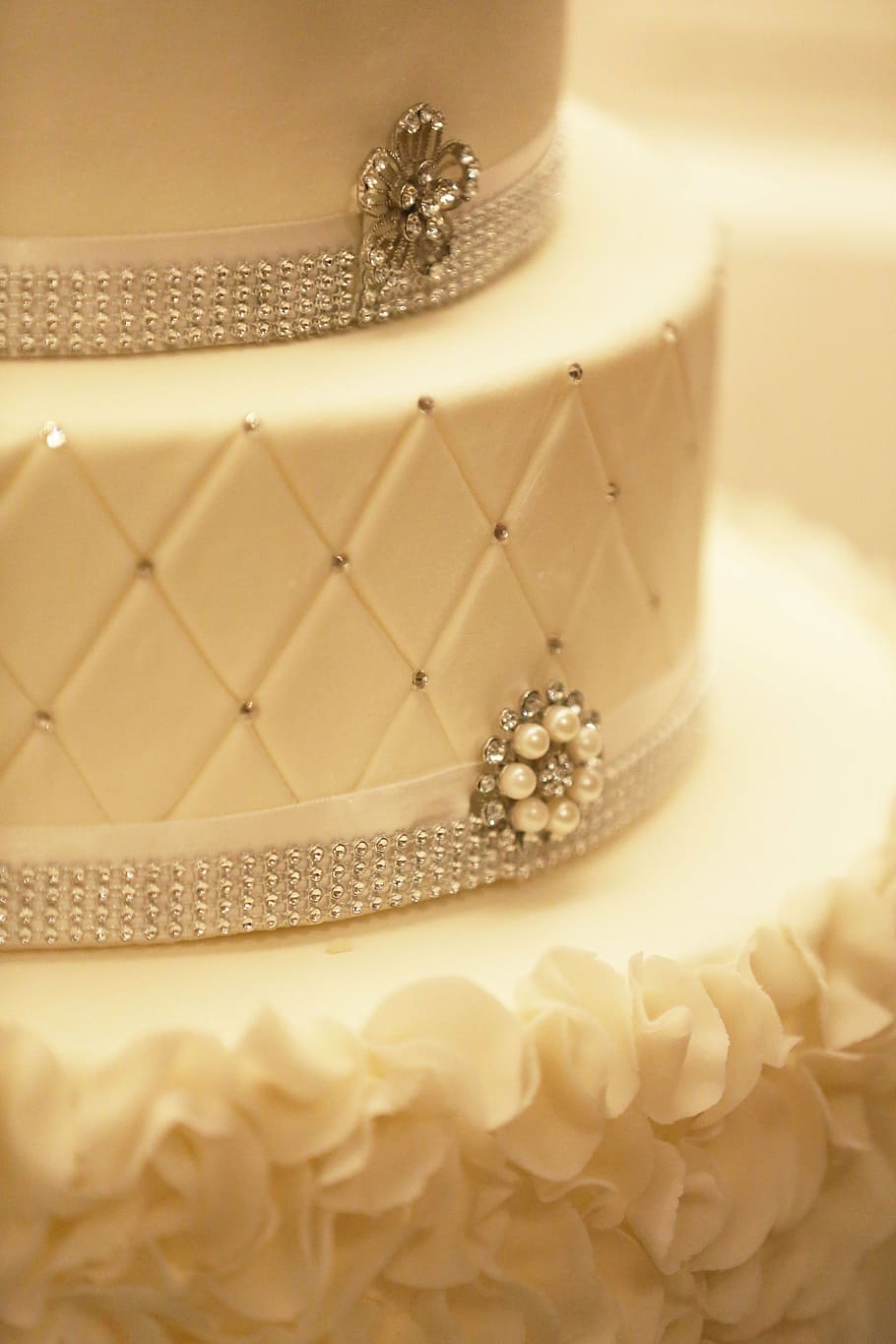 cake, decoration, wedding-cake, white, fancy, jewelry, gold colored HD wallpaper