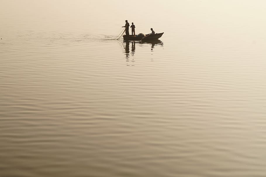 three men on the boat in the middle of the lake, fishing, fishermen, HD wallpaper