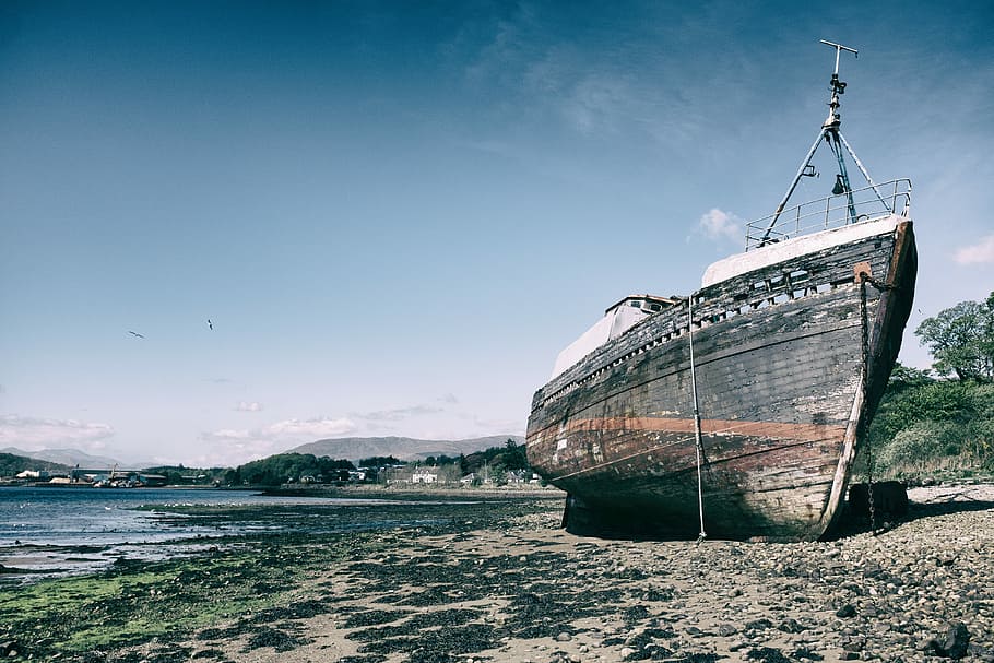 black and brown sailing ship on seashore, boat, beach, mountain HD wallpaper